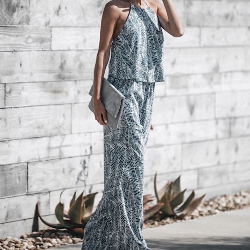 VICI “seeking shade” tropical leaf print pocketed halter jumpsuit w/overlay. L
